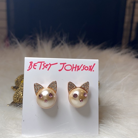 Betsey Johnson Jewelry - 🎉Sale🎉 New “Betsey Johnson” Fun Pink Pearl/Crys